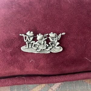 The three frog band brooch